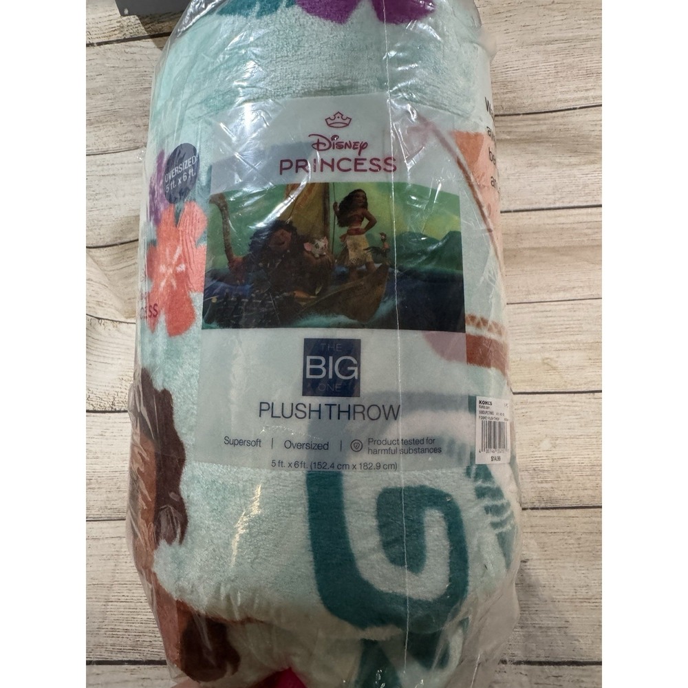 New The Big One Oversized 5' x 6' Soft Plush Throw Disney Princess Moana Blanket